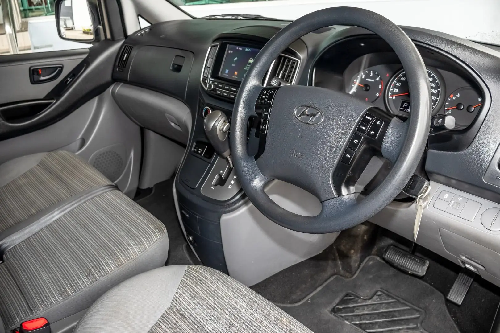 2020 Hyundai iLoad Gallery Image 6