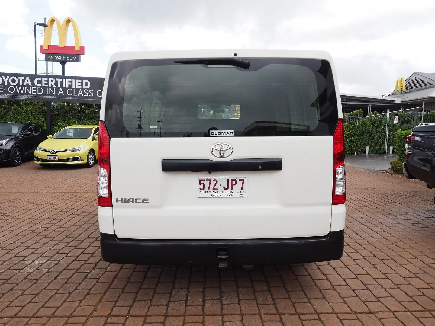 2021 Toyota Hiace Gallery Image 4