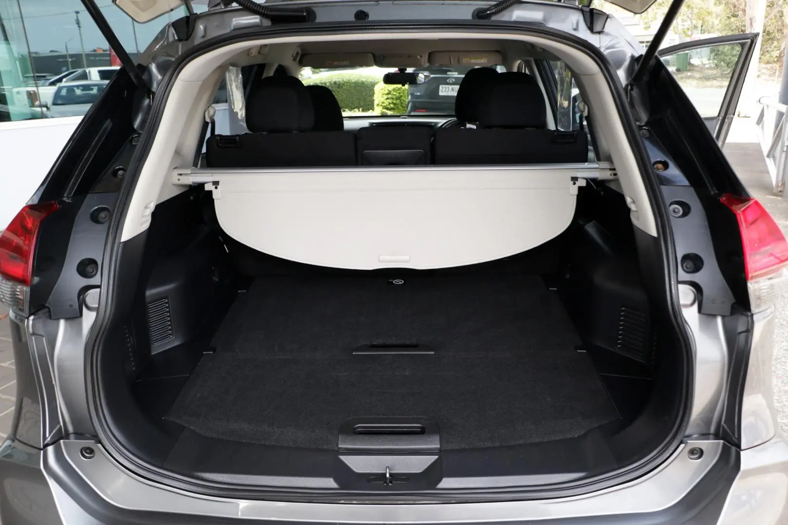 2019 Nissan X-TRAIL Gallery Image 21