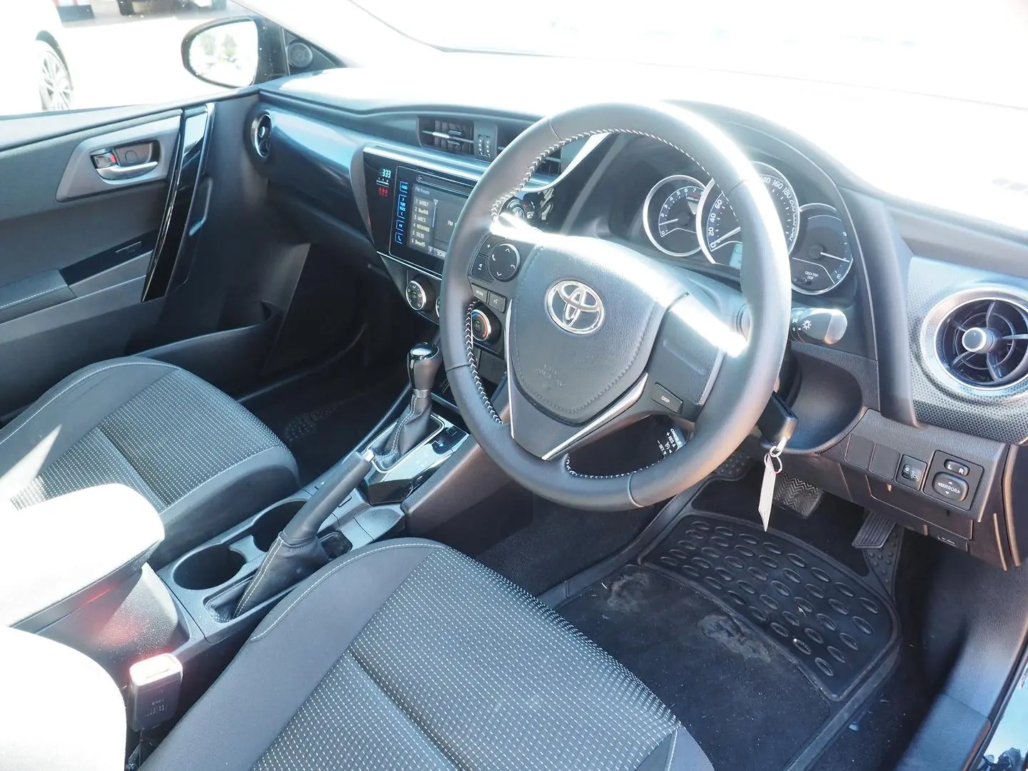 2016 Toyota Corolla Gallery Image 16