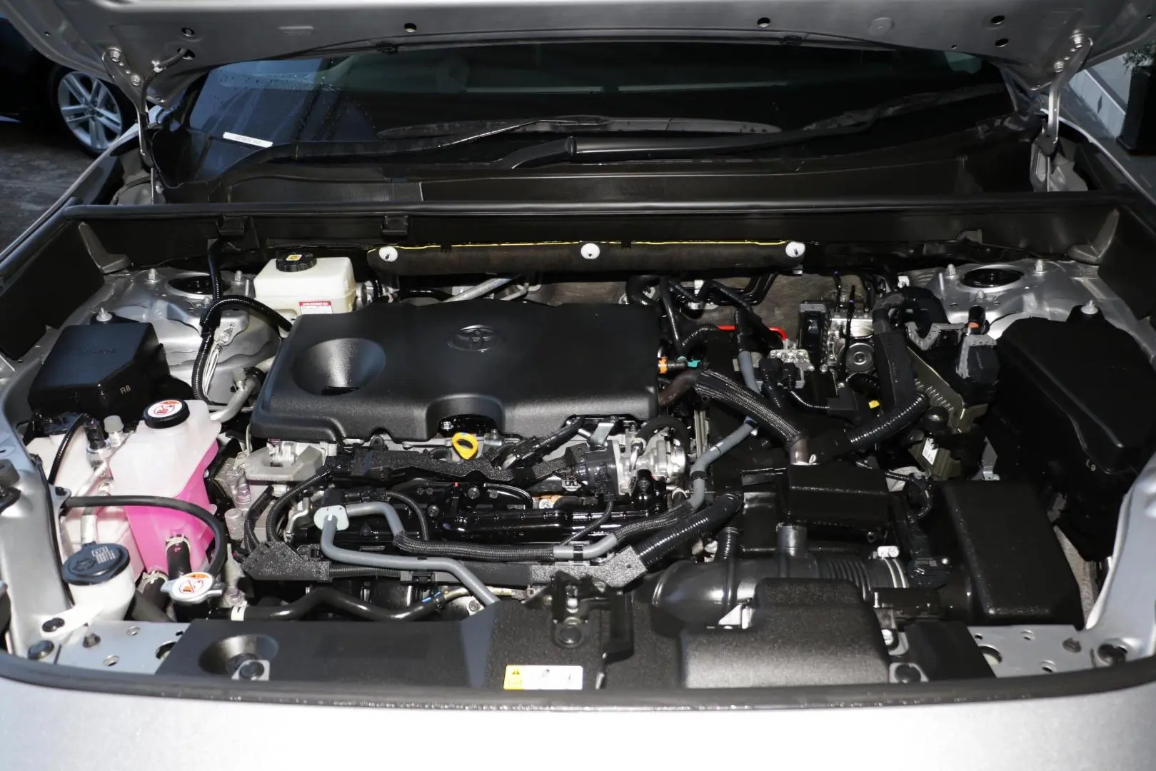 2025 Toyota RAV4 Gallery Image 22