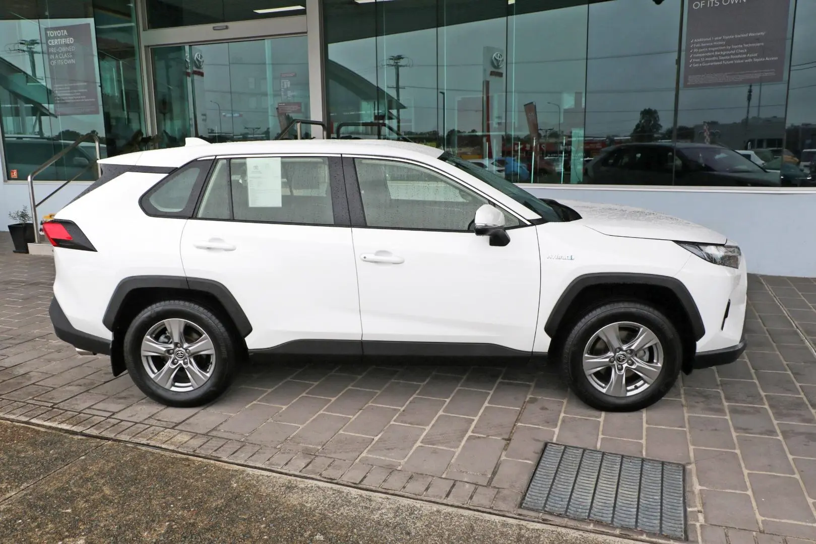 2023 Toyota RAV4 Gallery Image 5
