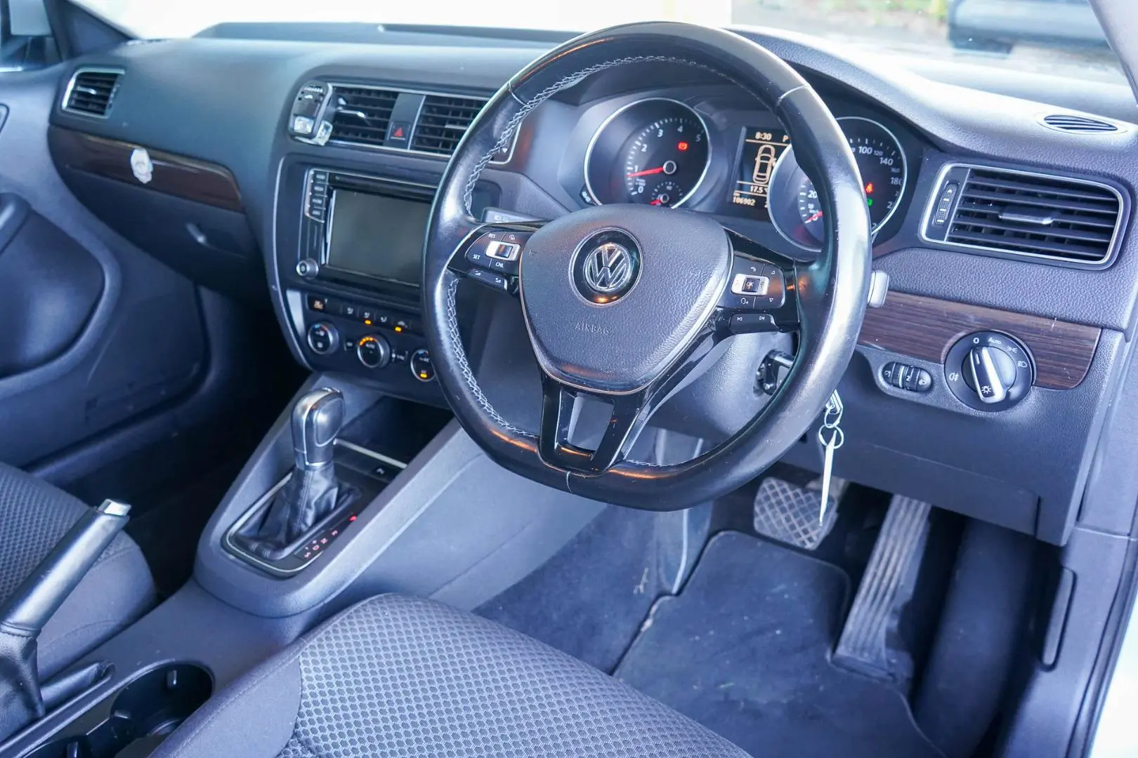 2017 Volkswagen Jetta Gallery Image 6