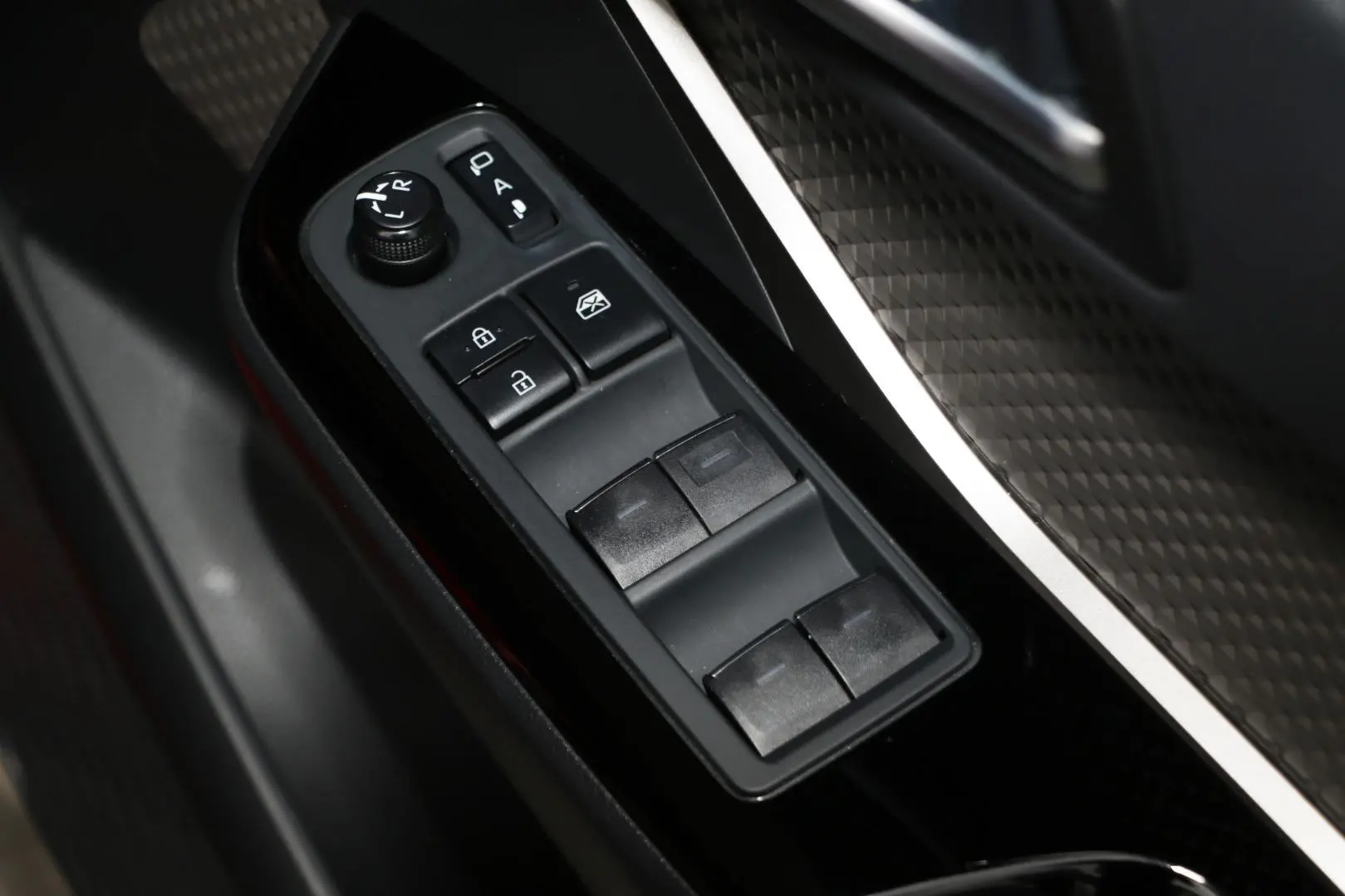 2021 Toyota C-HR Gallery Image 18