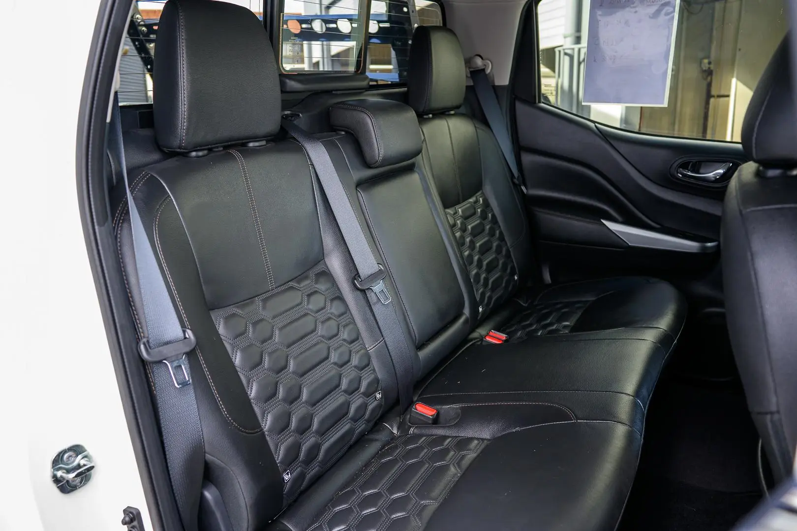 2022 Nissan Navara Gallery Image 12