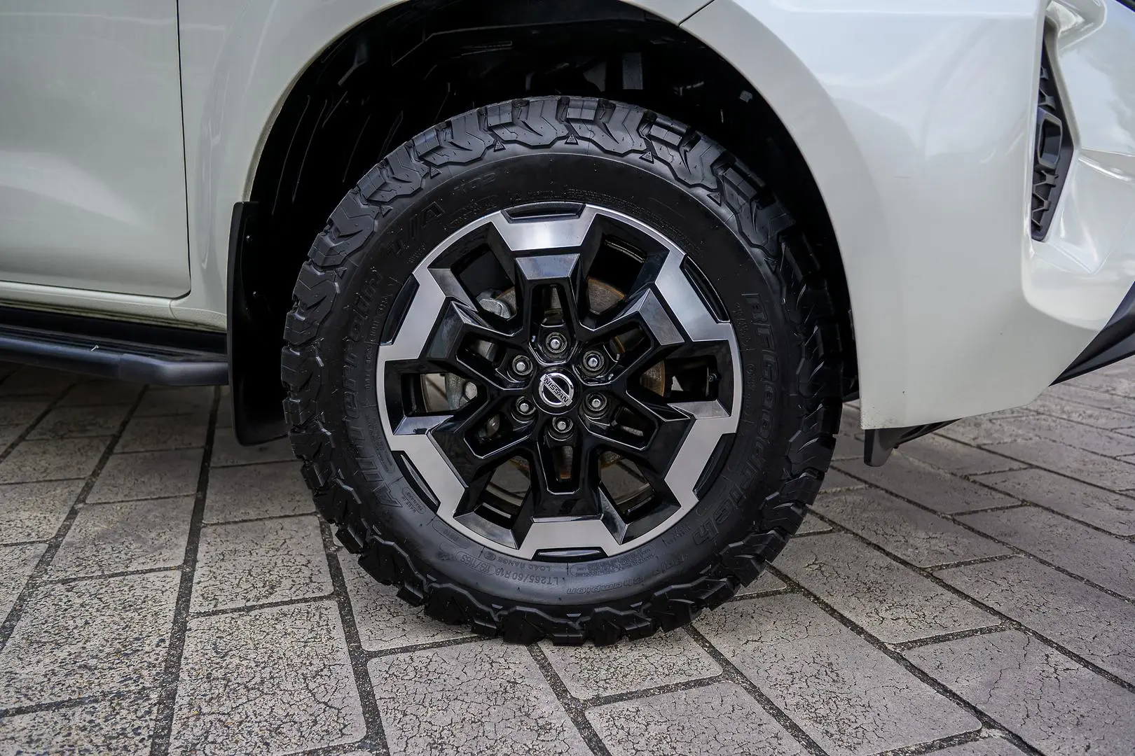 2022 Nissan Navara Gallery Image 2