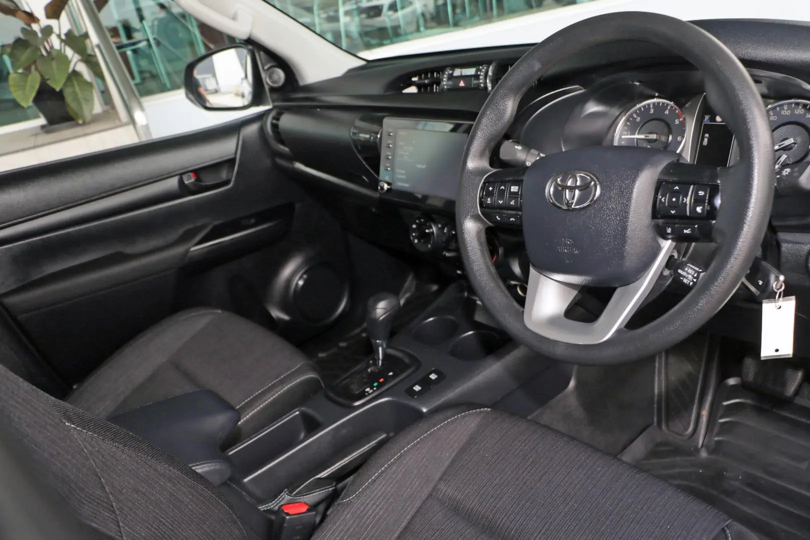 2021 Toyota Hilux Gallery Image 6