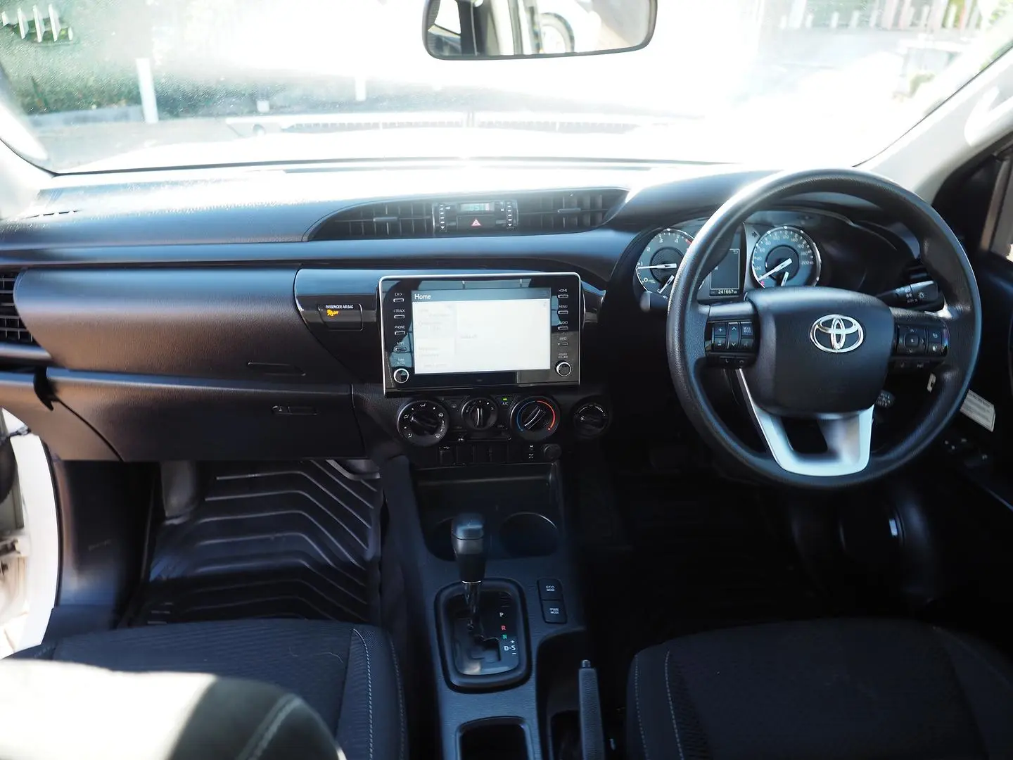 2020 Toyota Hilux Gallery Image 18