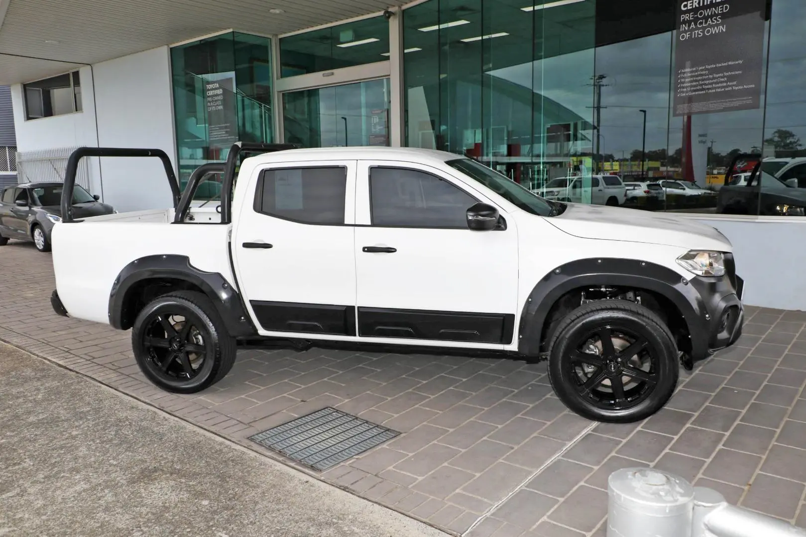 2018 Mercedes-Benz X-Class Gallery Image 5