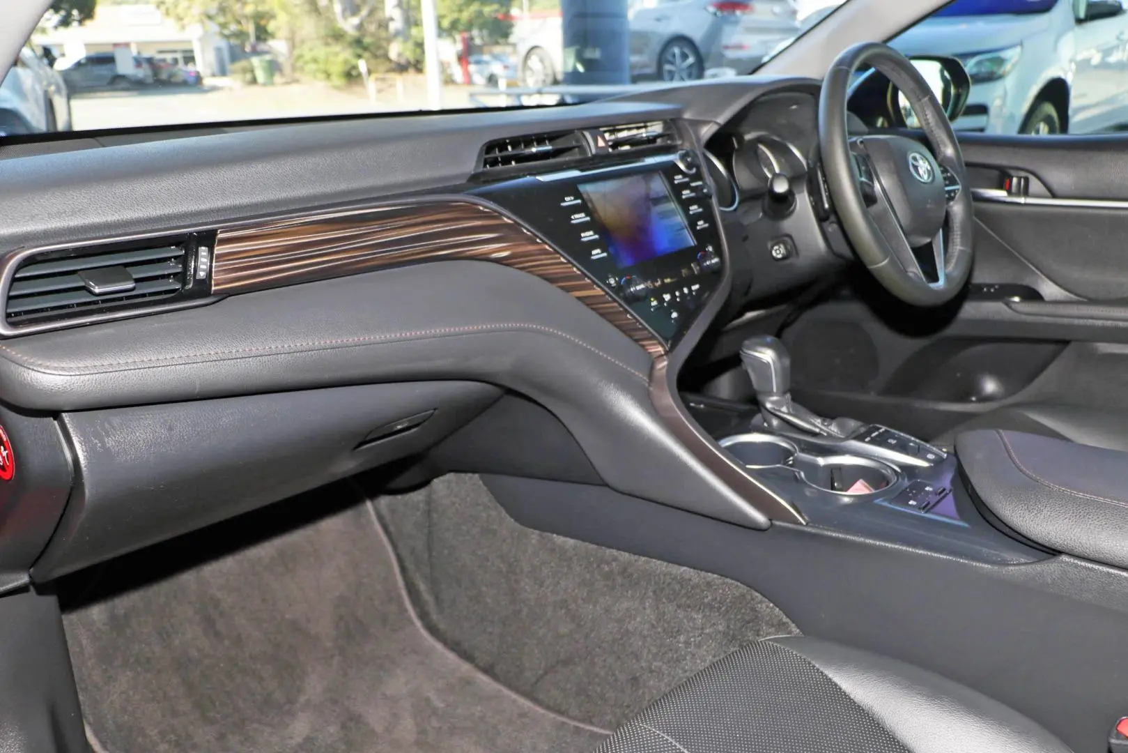 2019 Toyota Camry Gallery Image 7