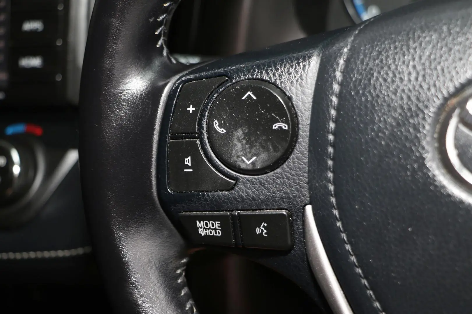 2015 Toyota RAV4 Gallery Image 13