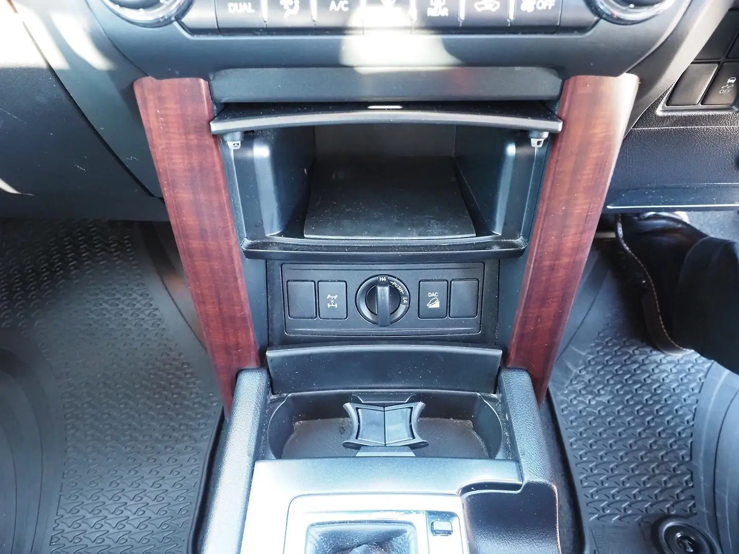 2017 Toyota Landcruiser Prado Gallery Image 27
