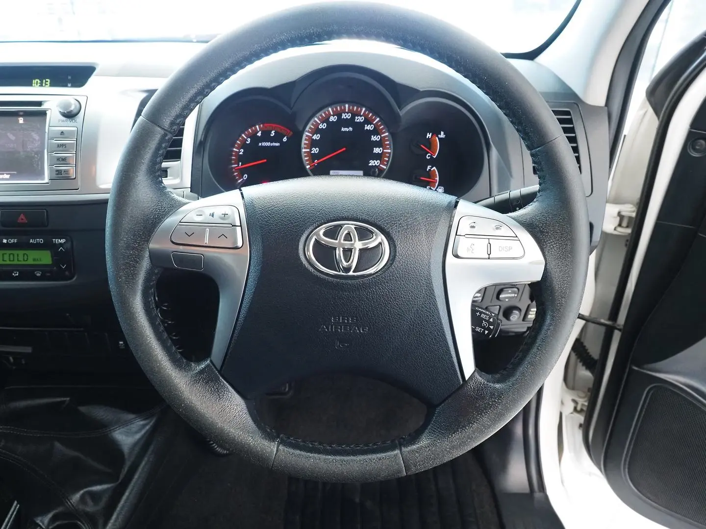 2015 Toyota Hilux Gallery Image 15