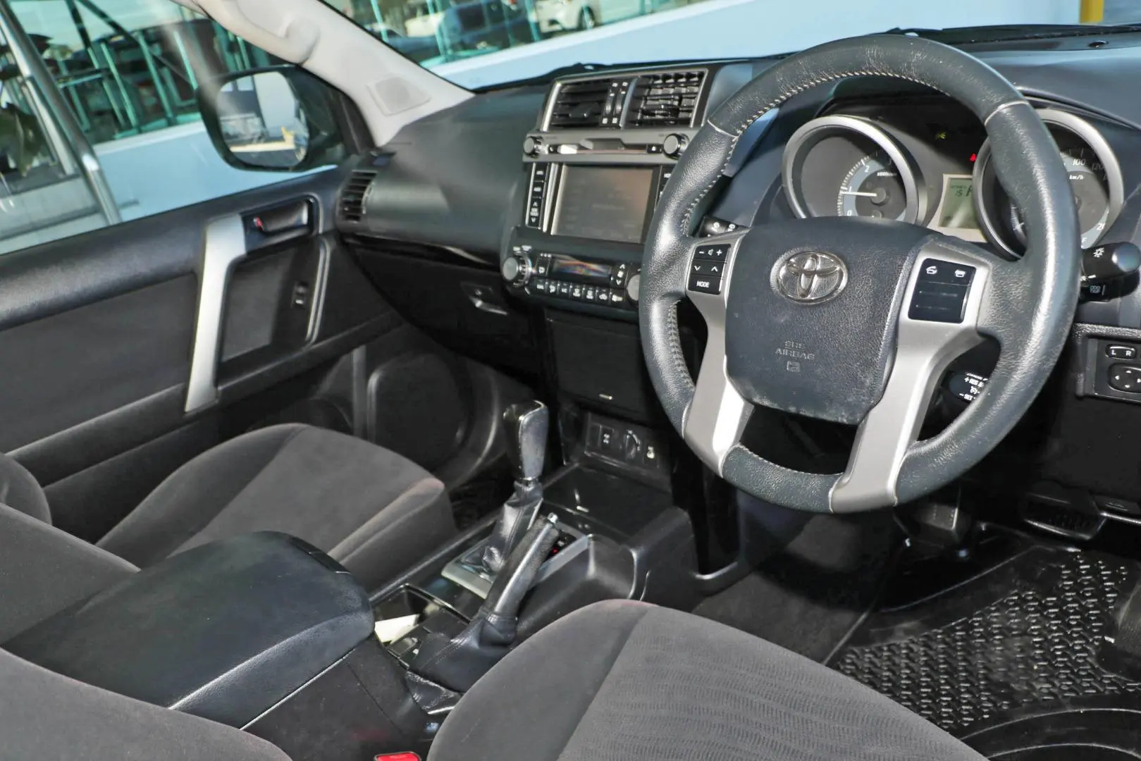 2017 Toyota Landcruiser Prado Gallery Image 6
