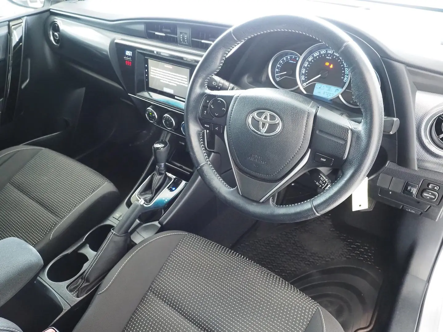 2018 Toyota Corolla Gallery Image 4