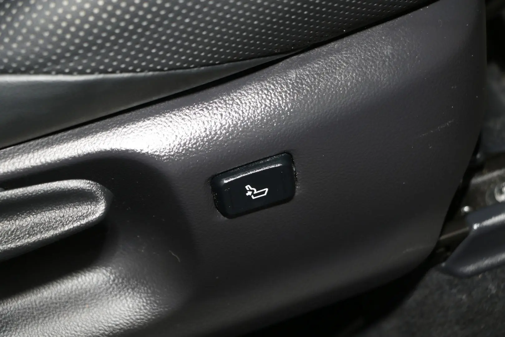 2021 Toyota C-HR Gallery Image 15