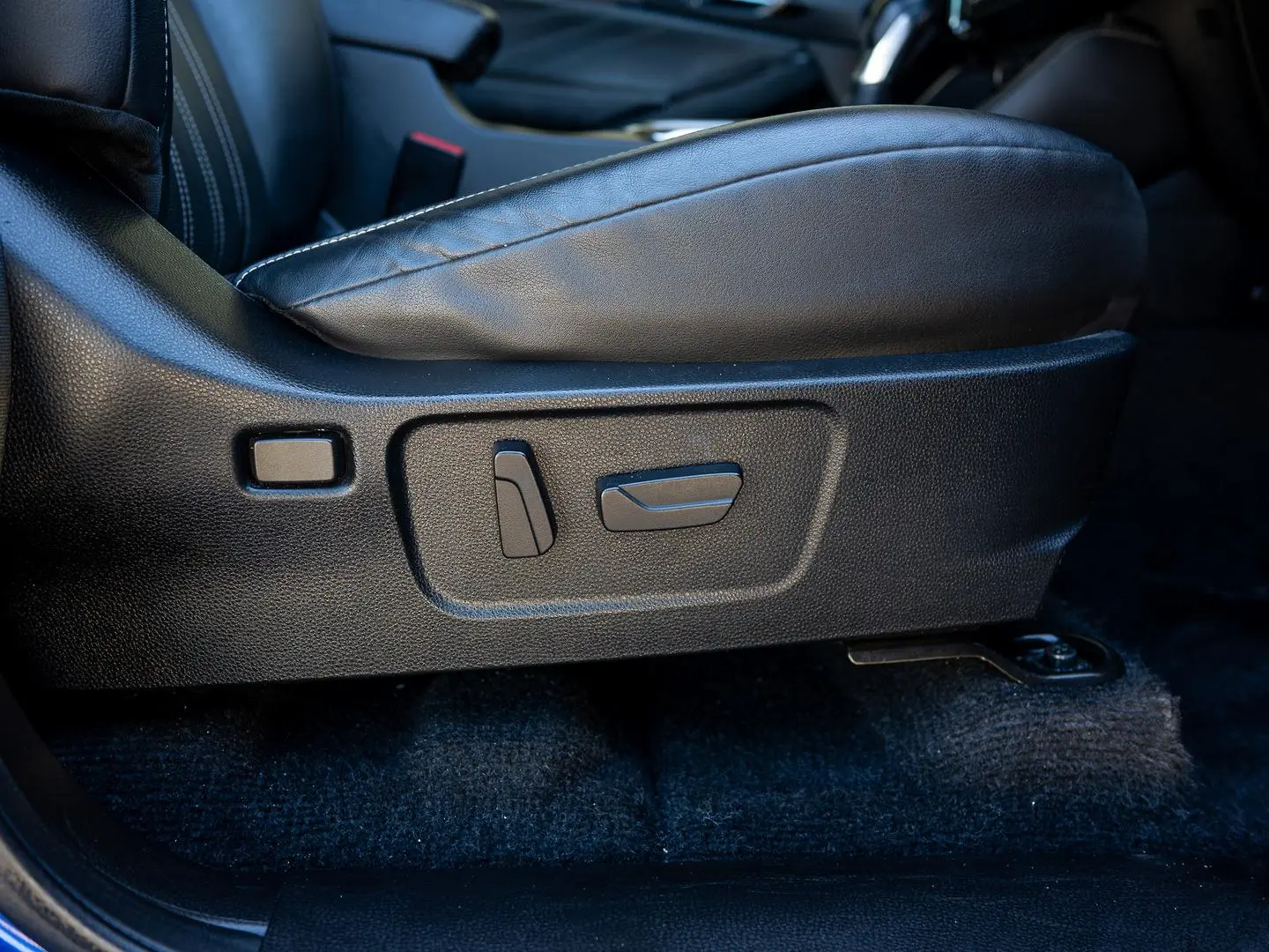 2023 Isuzu MU-X Gallery Image 12