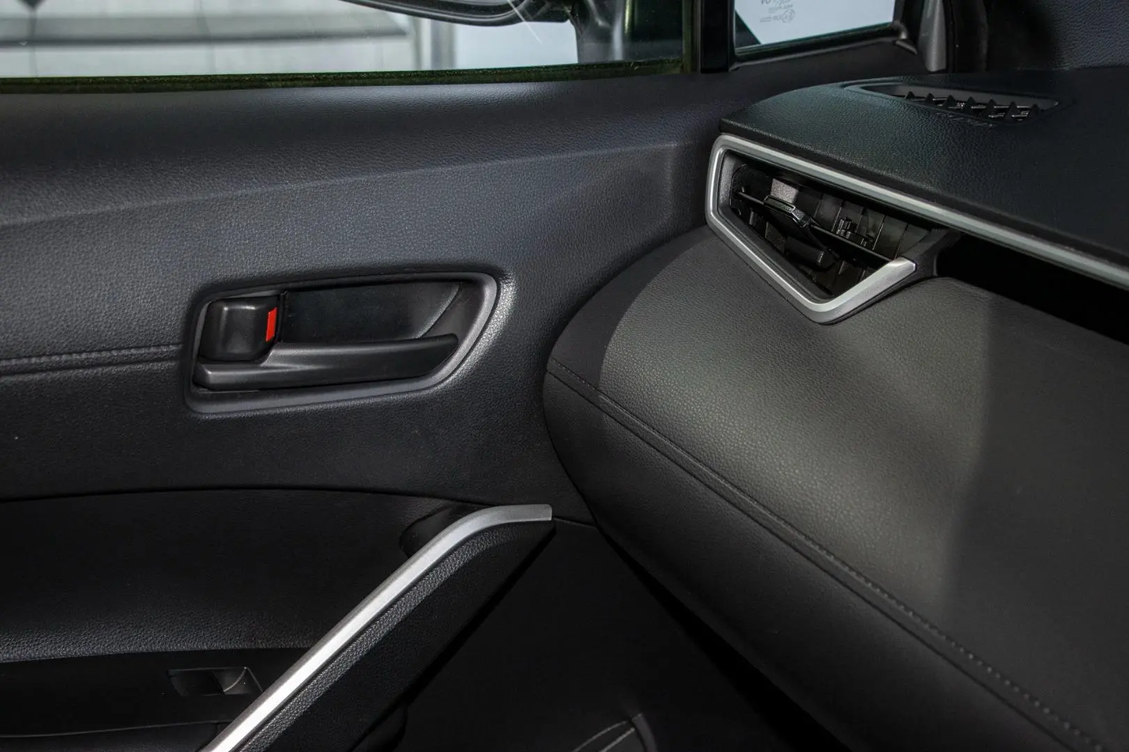 2024 Toyota Corolla Cross Gallery Image 16