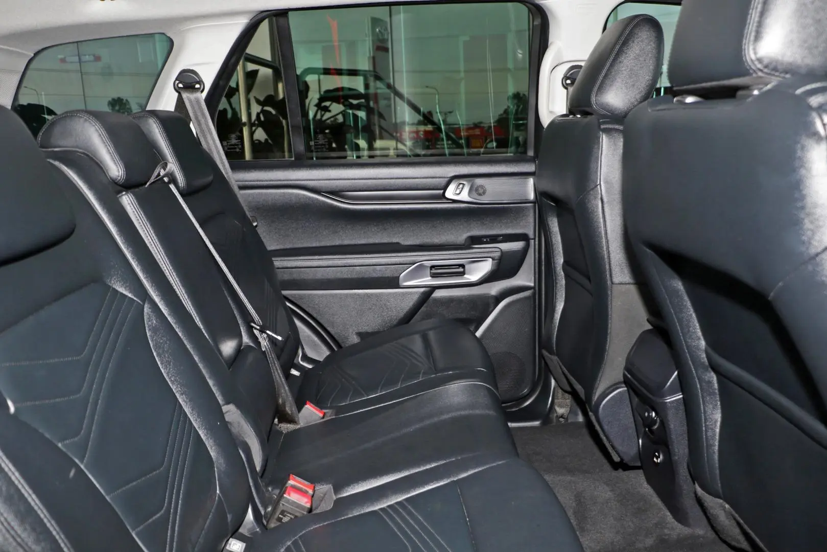 2022 Ford Everest Gallery Image 9