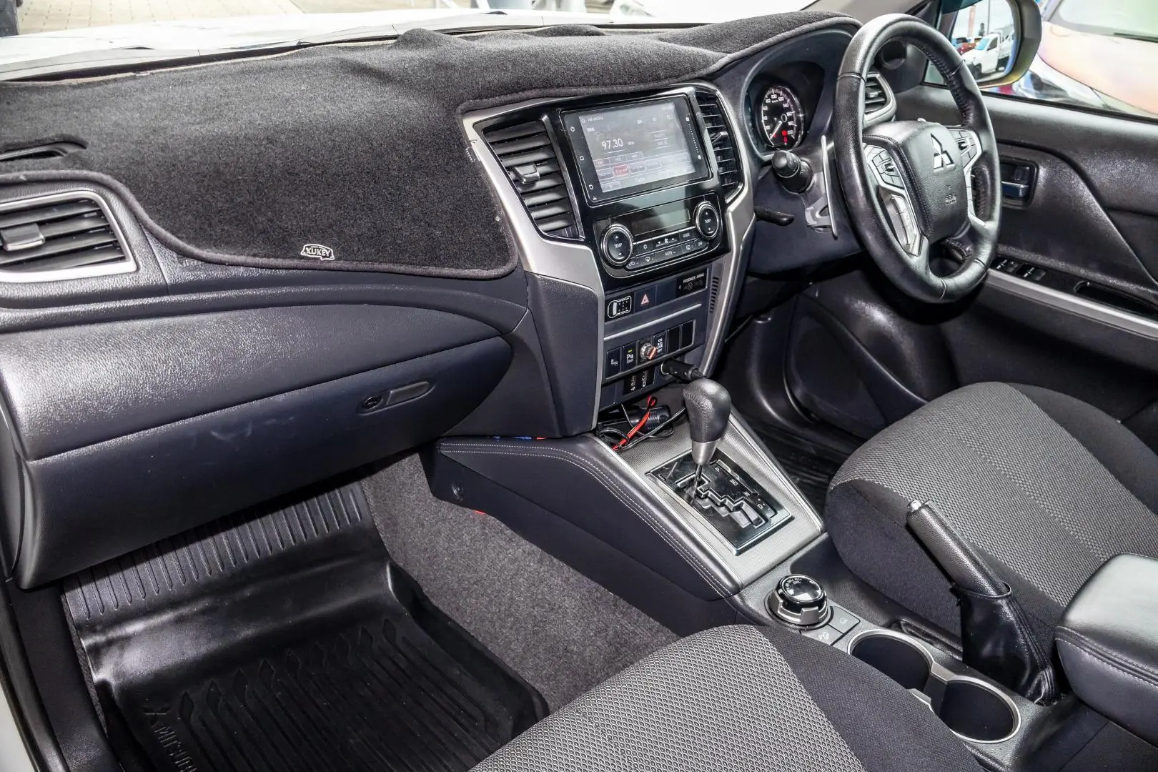 2022 Mitsubishi Triton Gallery Image 8