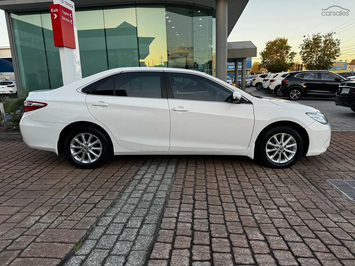 2017 Toyota Camry Image 4