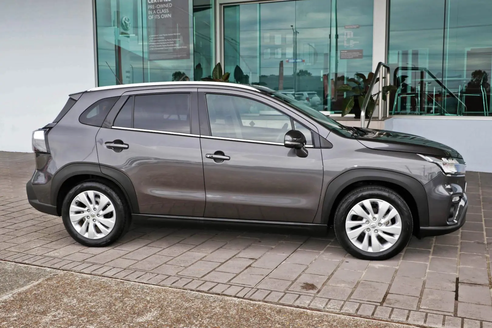 2023 Suzuki S-Cross Gallery Image 5