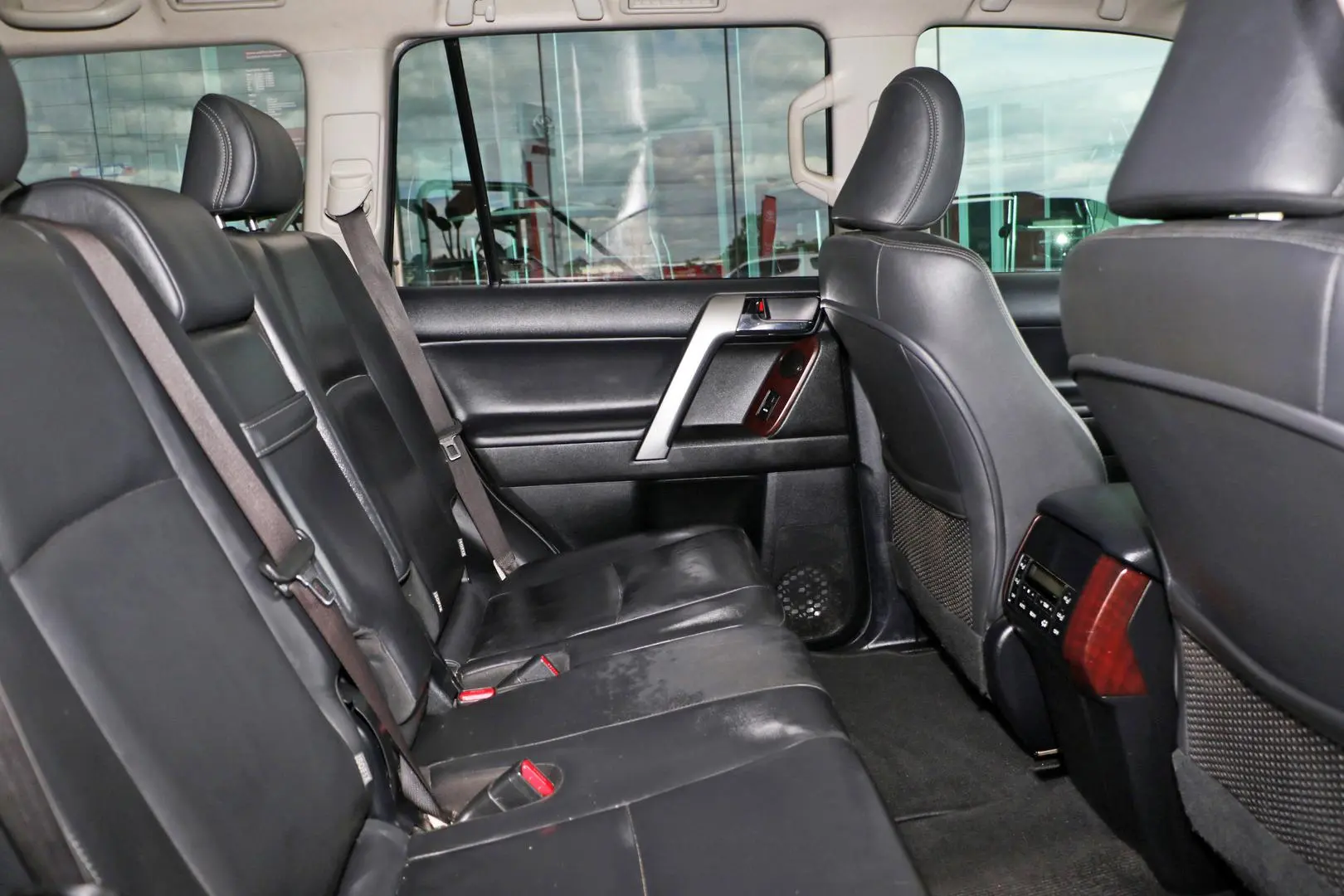 2014 Toyota Landcruiser Prado Gallery Image 9