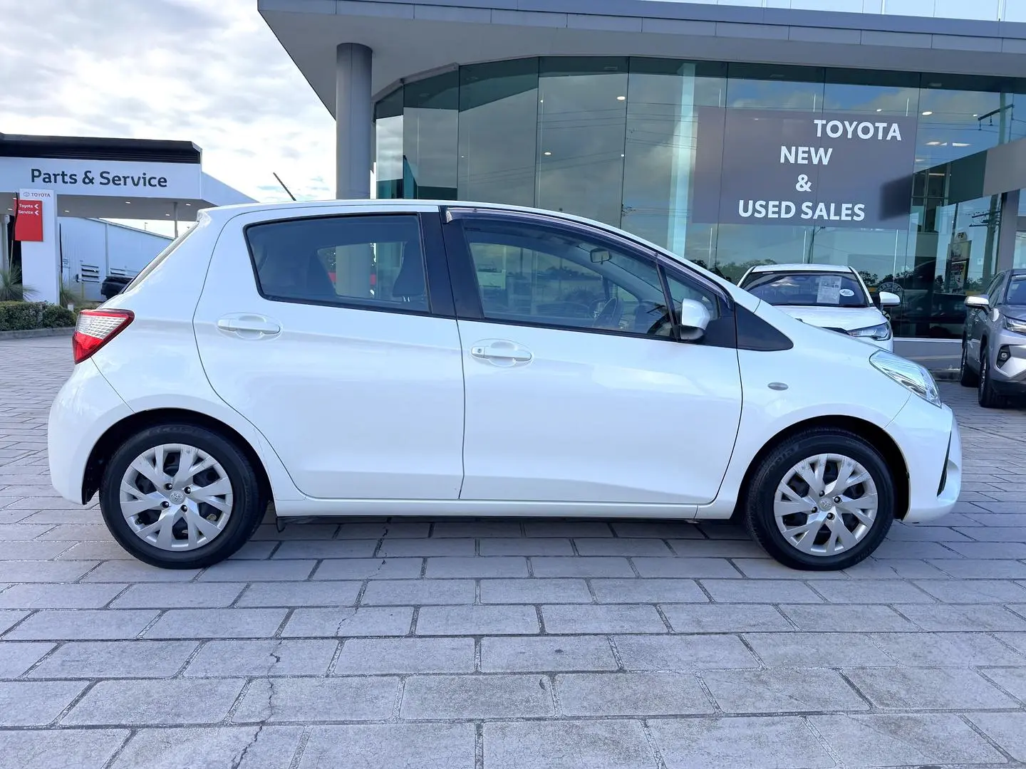 2019 Toyota Yaris Gallery Image 8