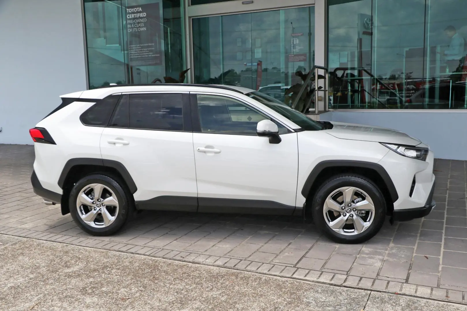 2020 Toyota RAV4 Gallery Image 5