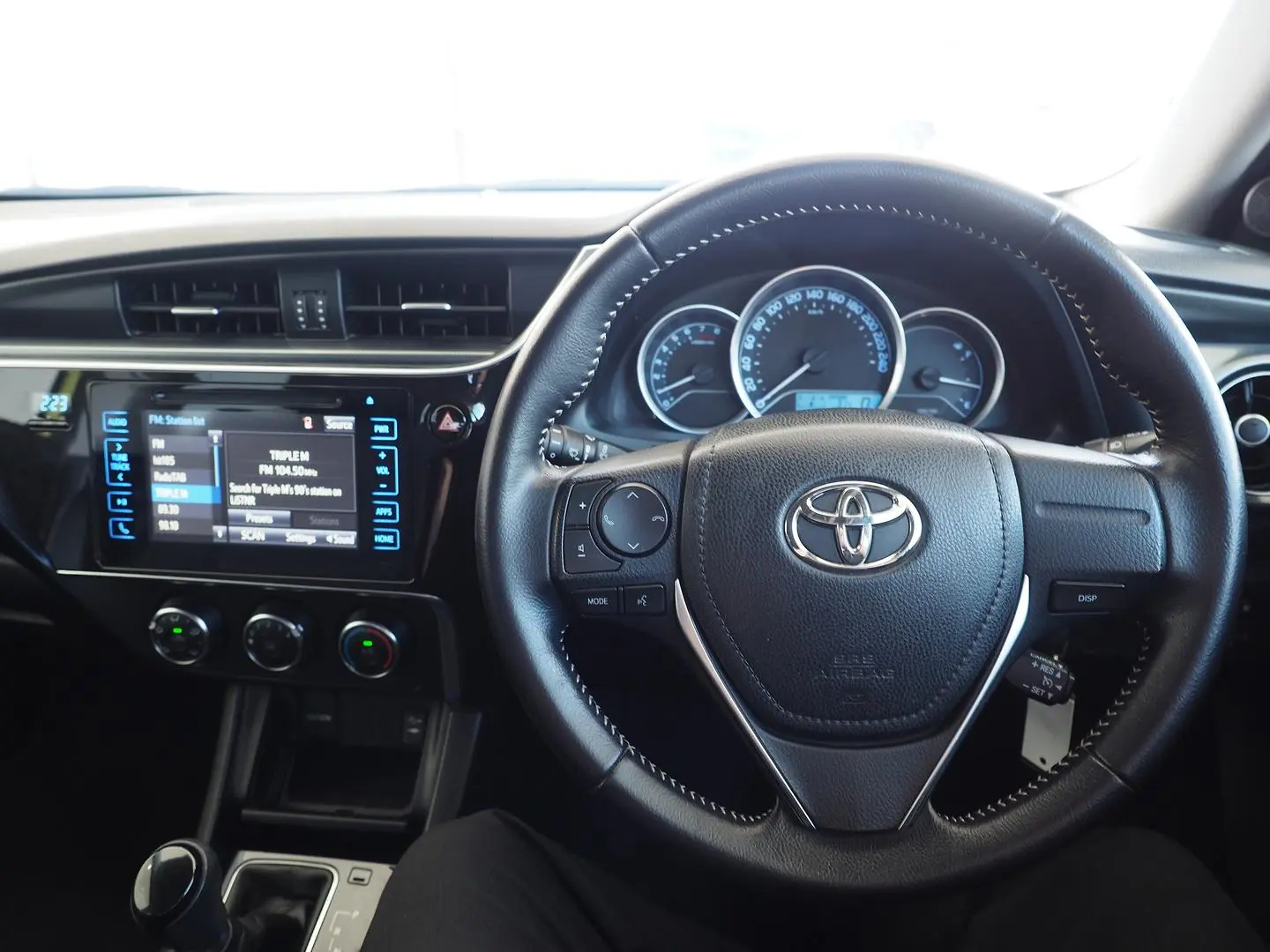 2015 Toyota Corolla Gallery Image 14