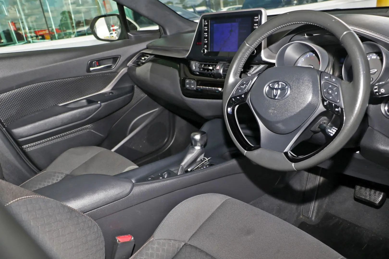 2022 Toyota C-HR Gallery Image 6