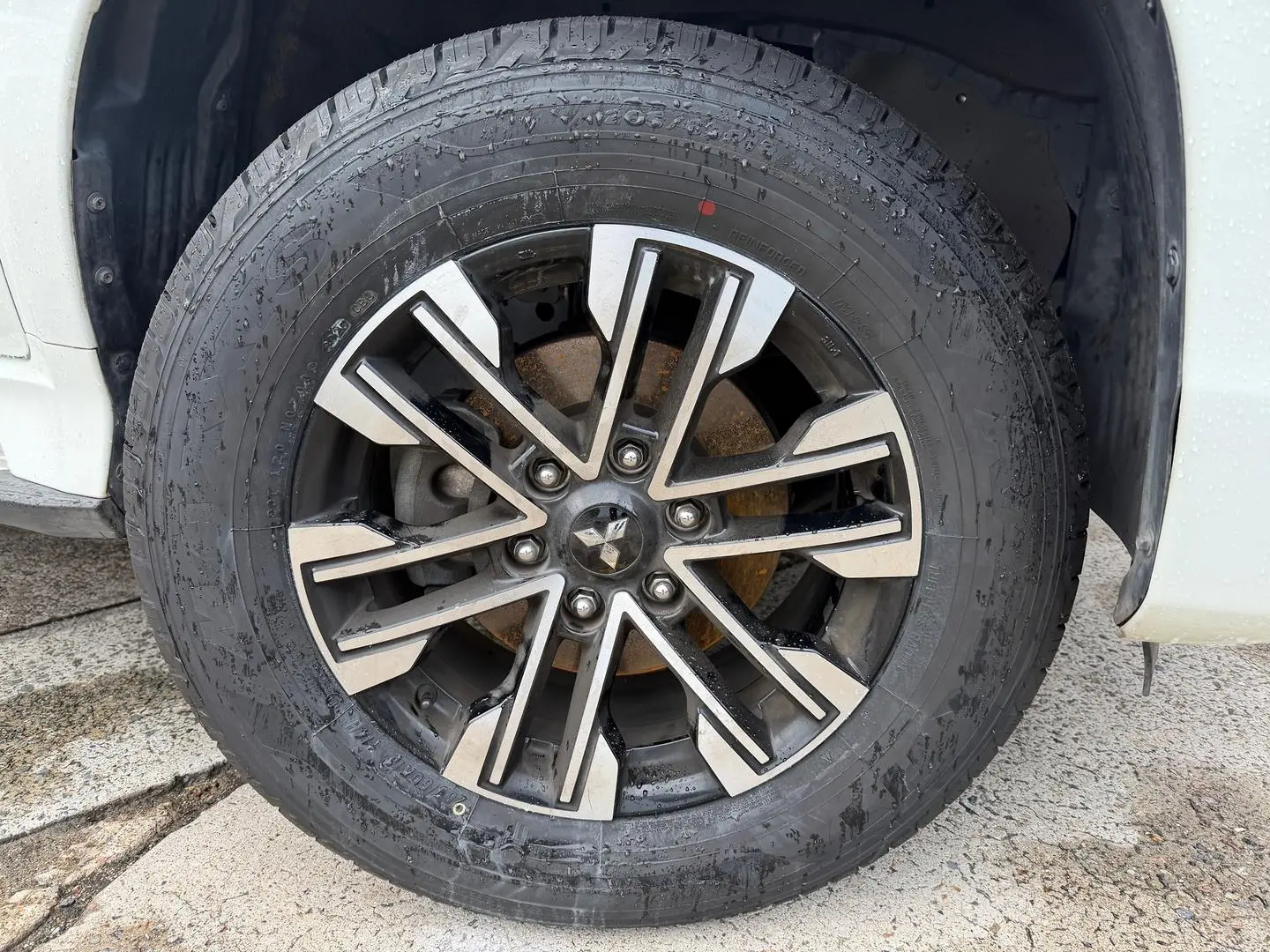 2022 Mitsubishi Pajero Sport Gallery Image 3