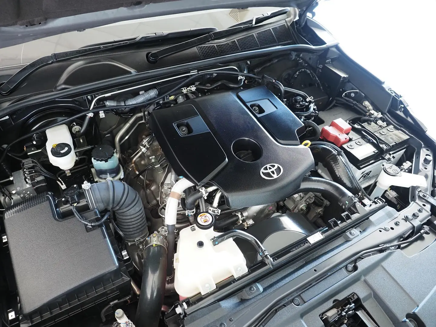 2024 Toyota Hilux Gallery Image 5