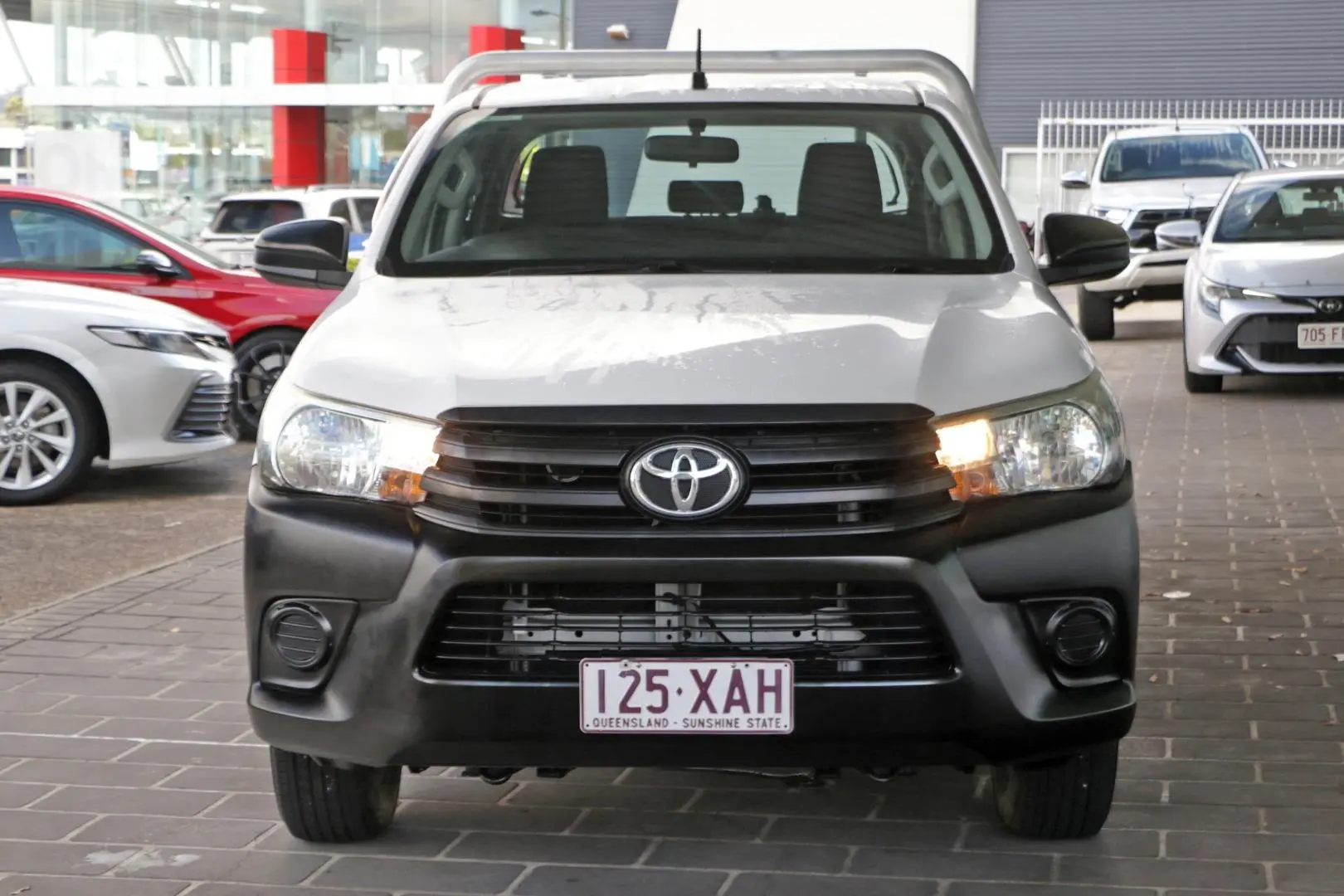 2016 Toyota Hilux Gallery Image 3