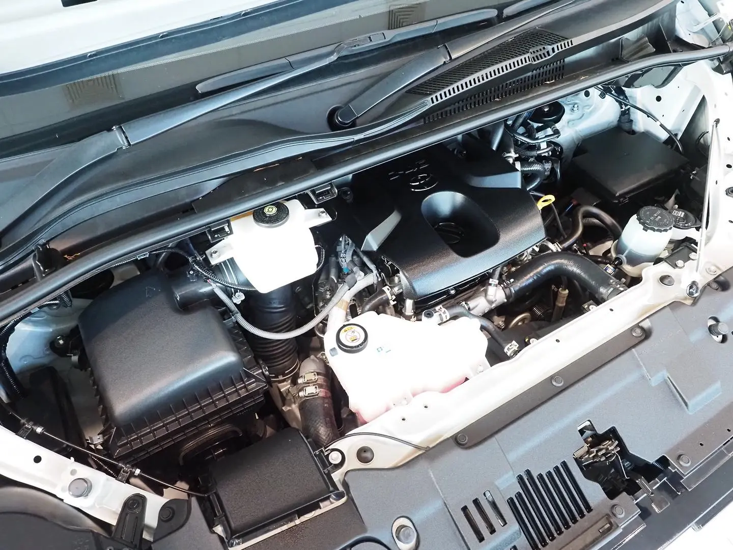 2024 Toyota Hiace Gallery Image 5