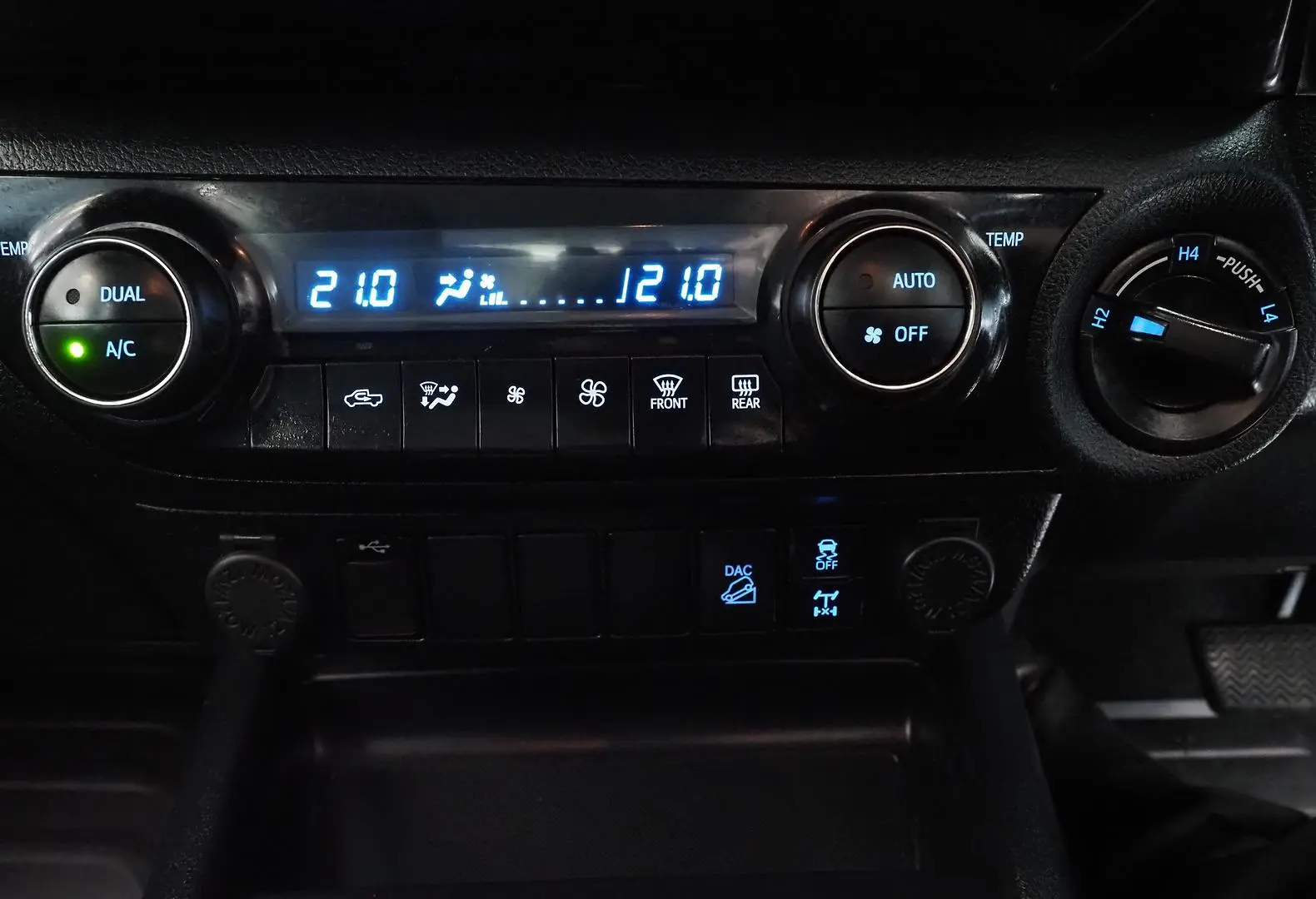 2023 Toyota Hilux Gallery Image 26
