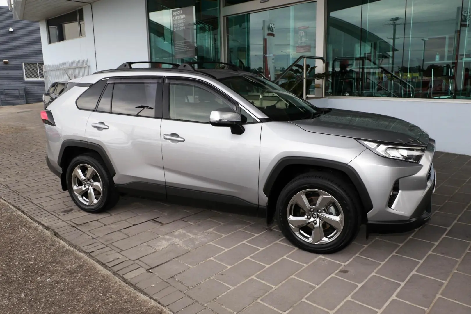 2019 Toyota RAV4 Gallery Image 5