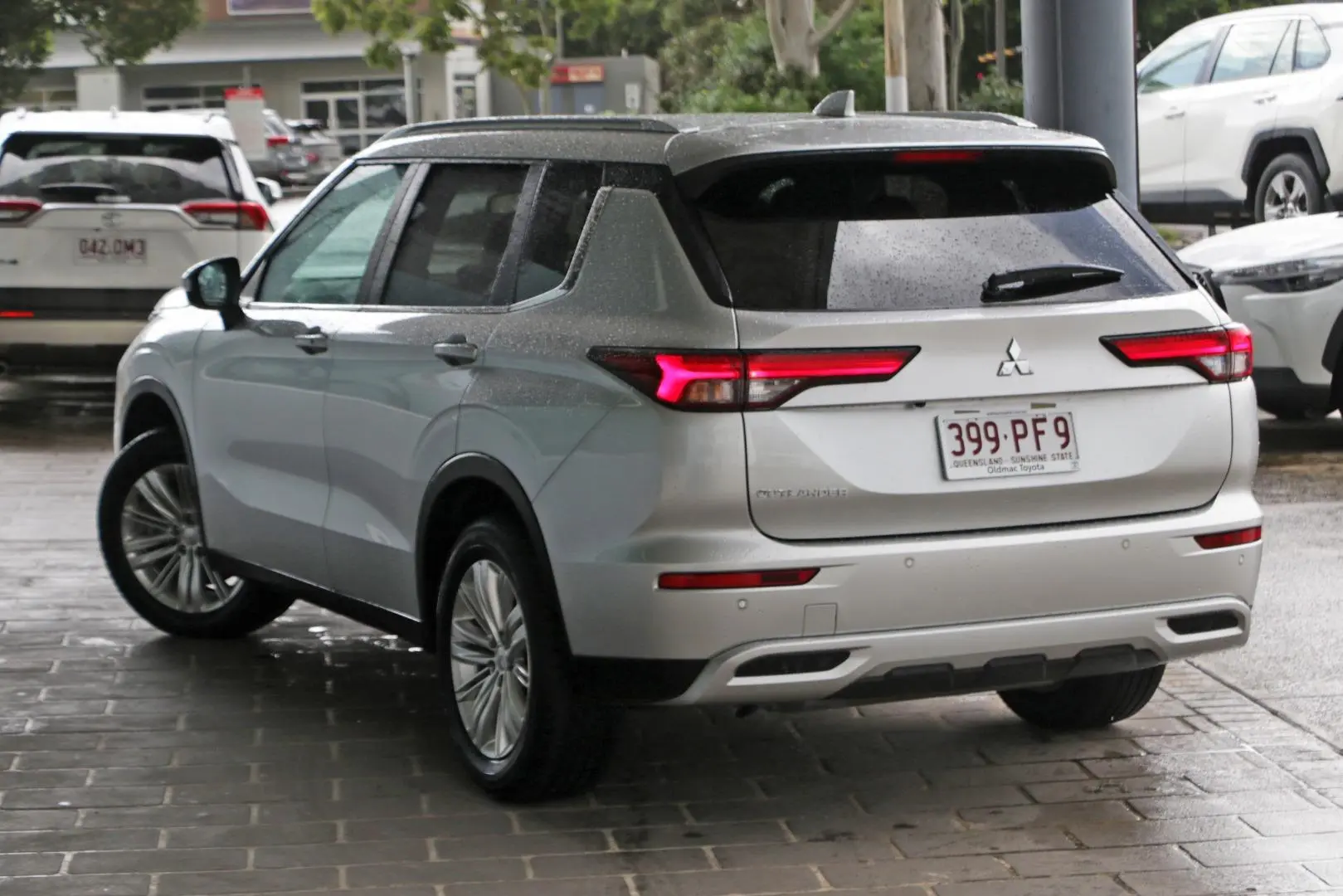 2024 Mitsubishi Outlander Gallery Image 2