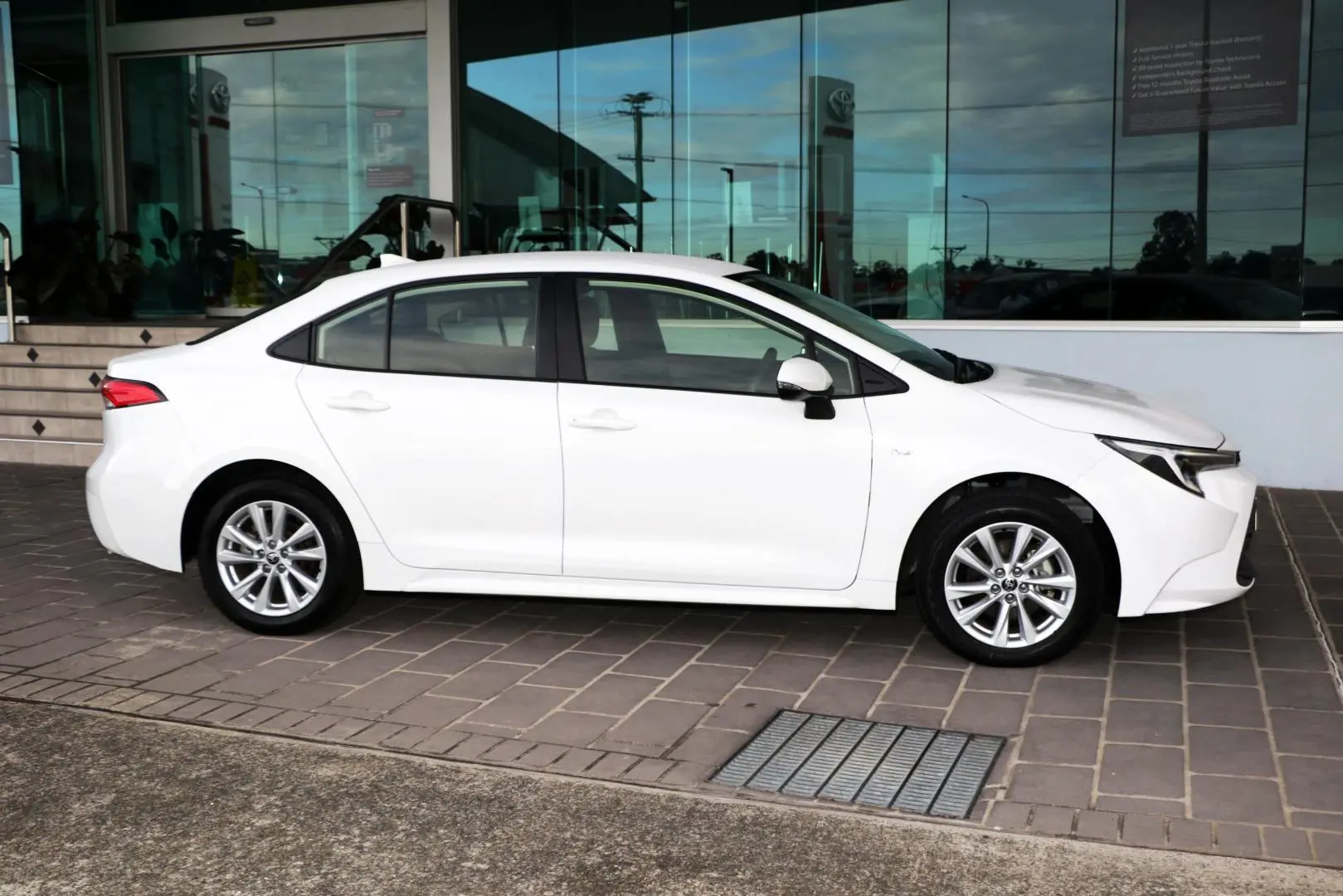 2025 Toyota Corolla Gallery Image 6