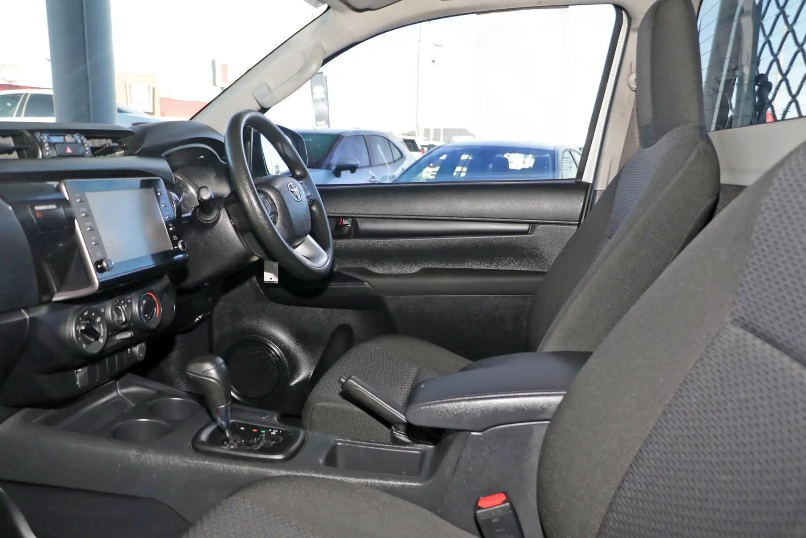 2022 Toyota Hilux Gallery Image 8