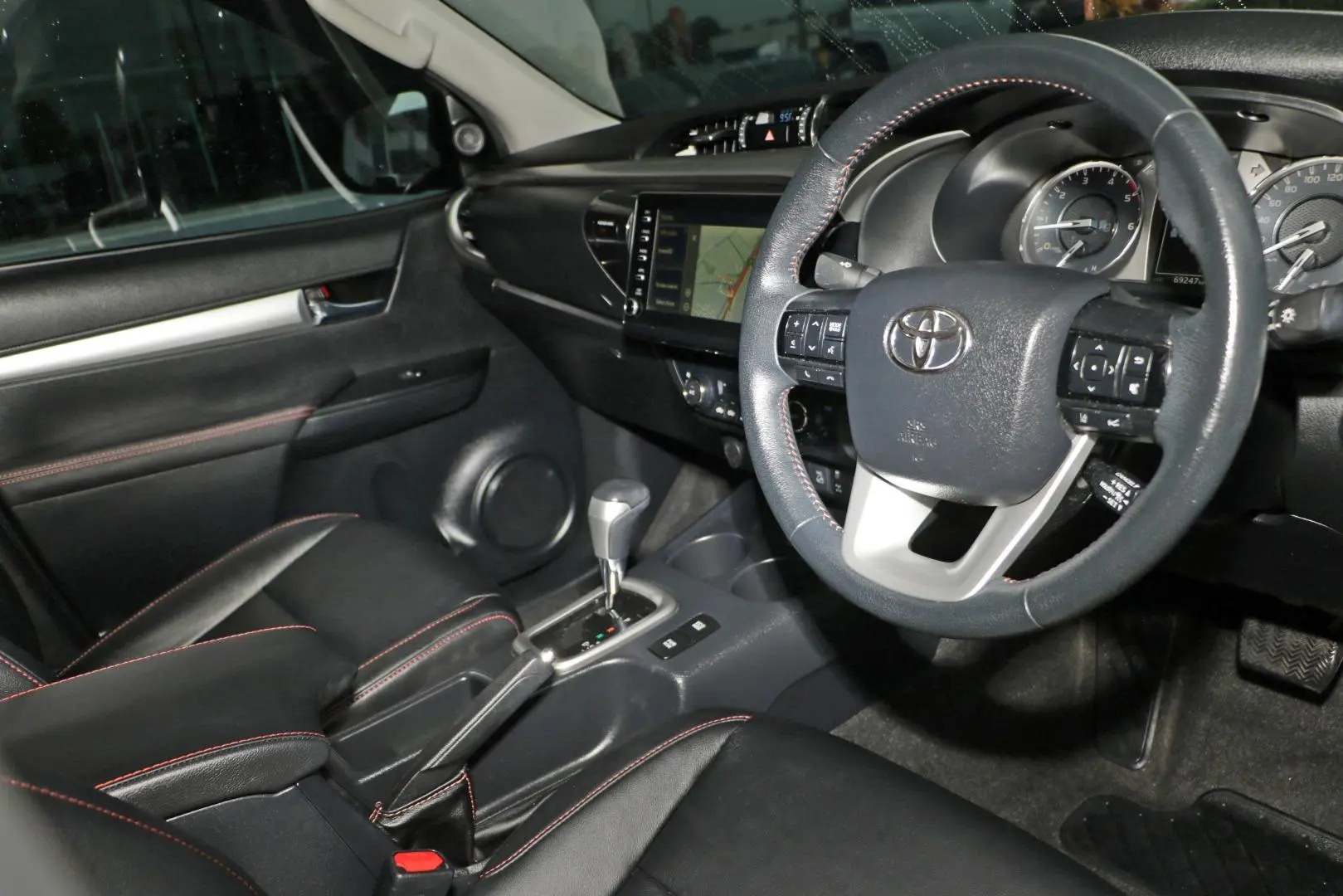2021 Toyota Hilux Gallery Image 6