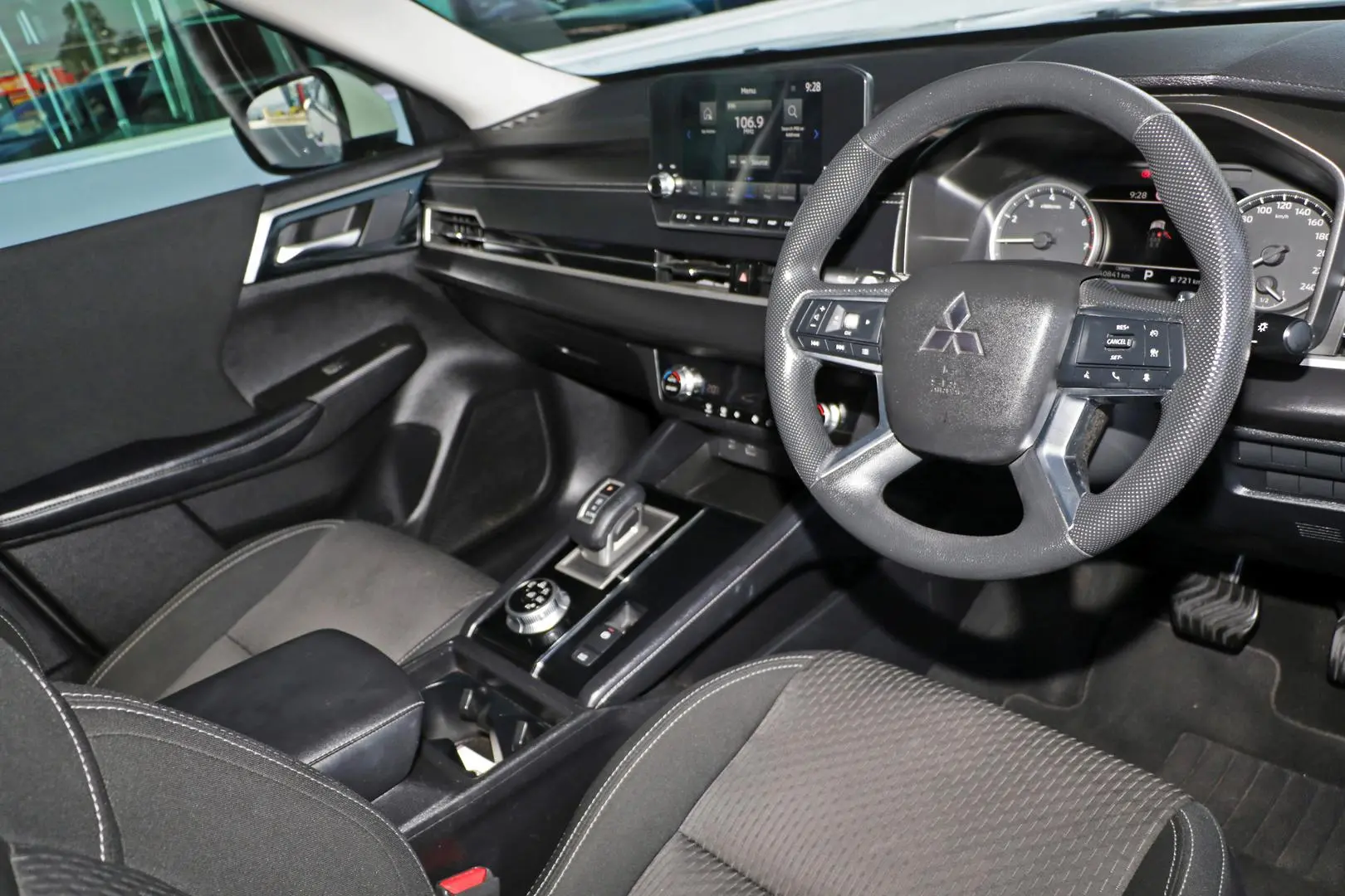 2021 Mitsubishi Outlander Gallery Image 6