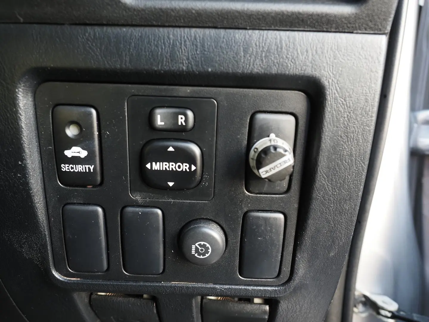 2015 Toyota Hilux Gallery Image 26