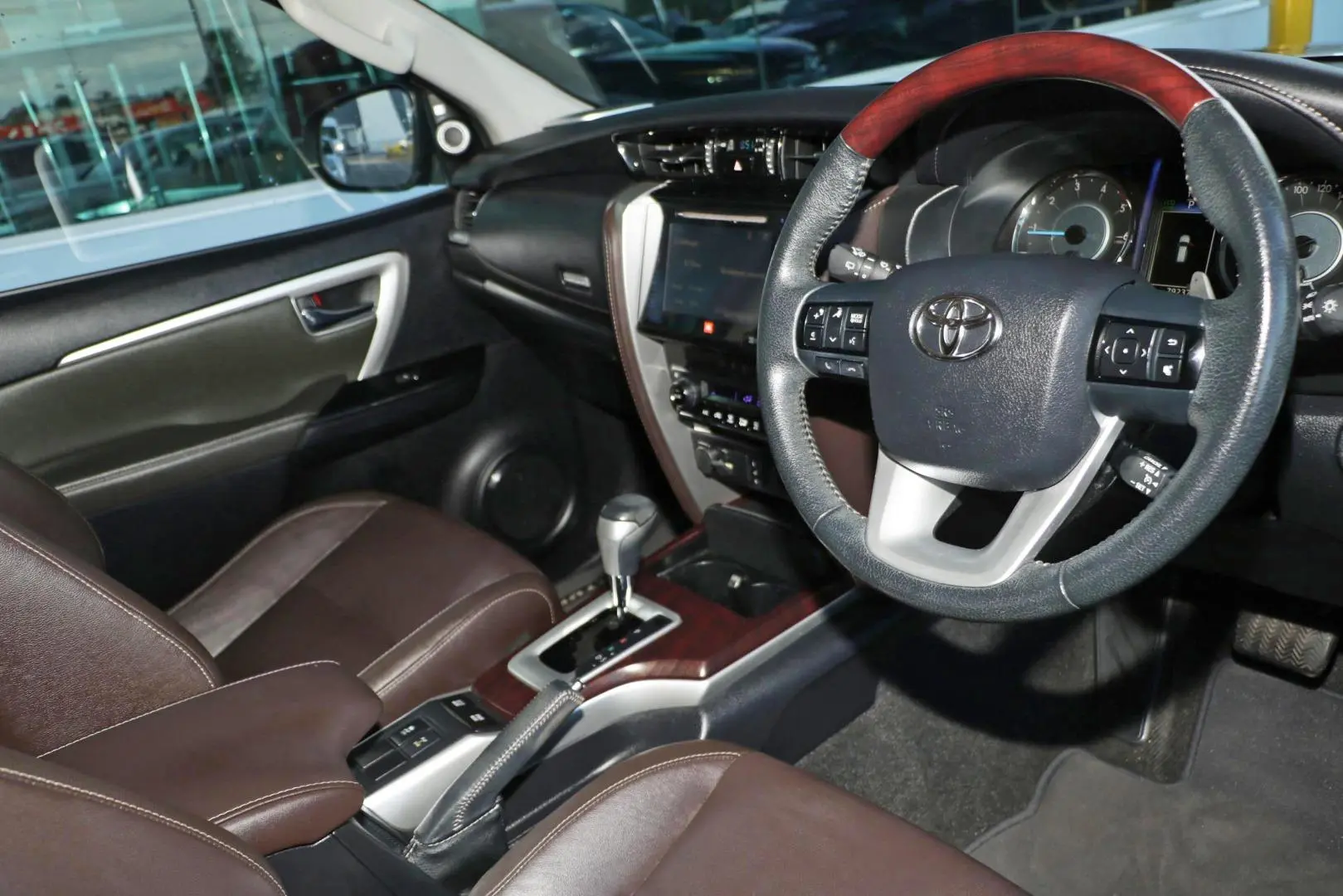 2018 Toyota Fortuner Gallery Image 6