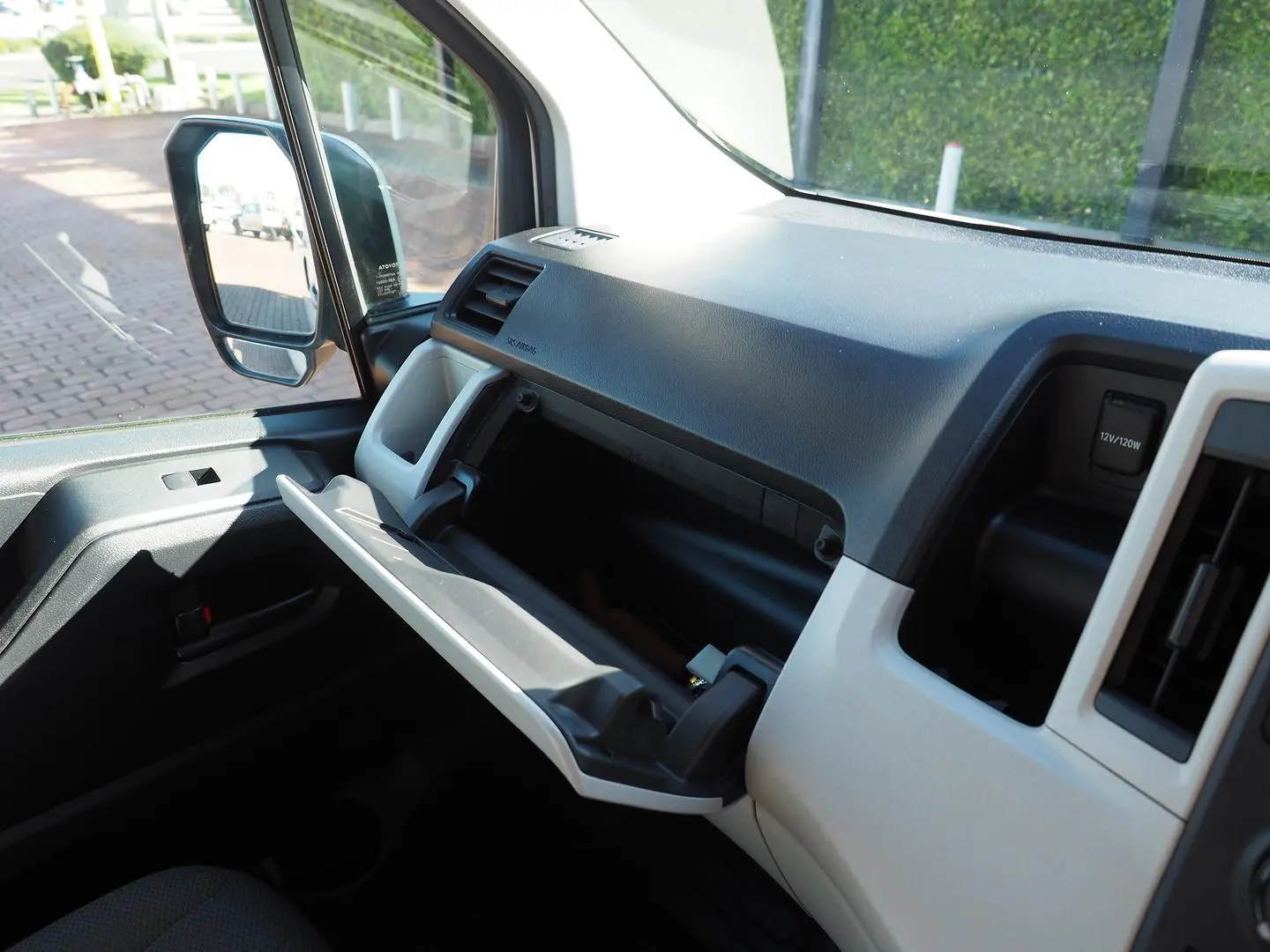 2021 Toyota Hiace Gallery Image 36