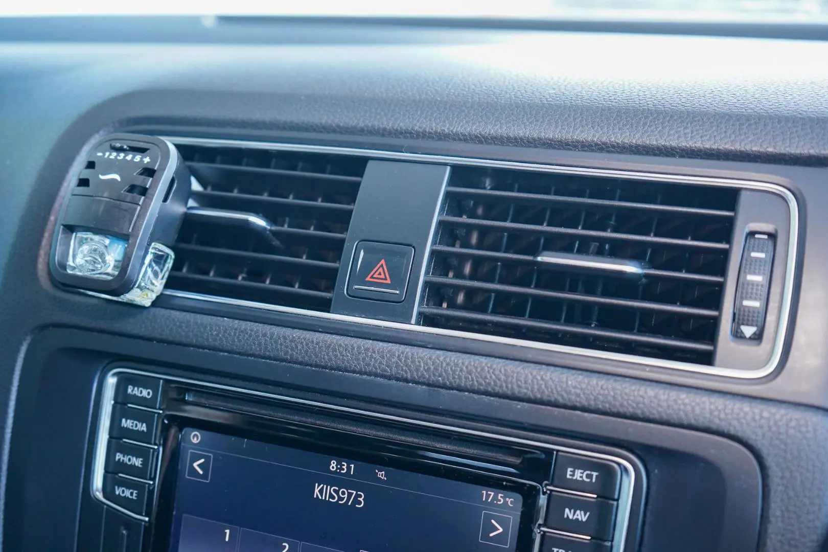2017 Volkswagen Jetta Gallery Image 12