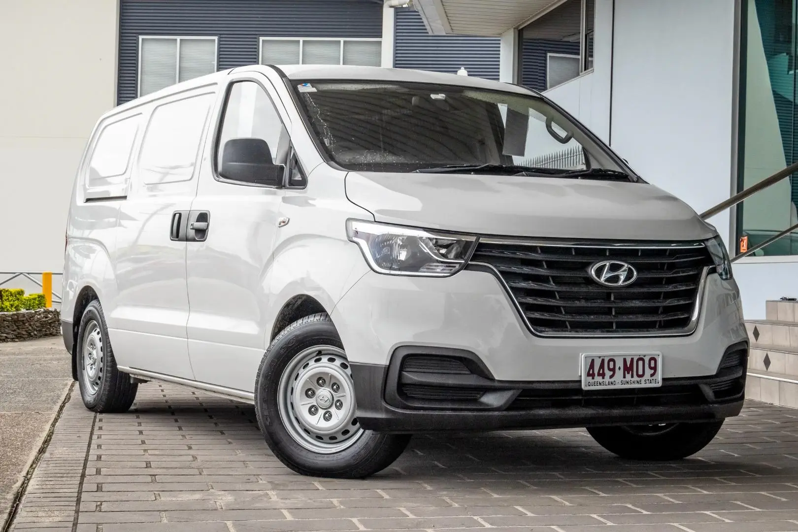 2020 Hyundai iLoad Gallery Image 1