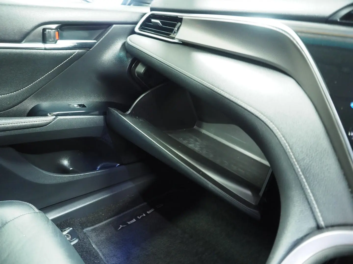 2018 Toyota Camry Gallery Image 31