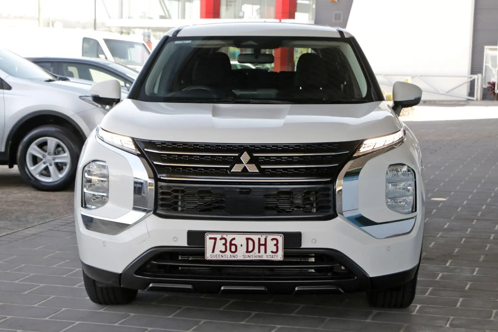 2021 Mitsubishi Outlander Gallery Image 3