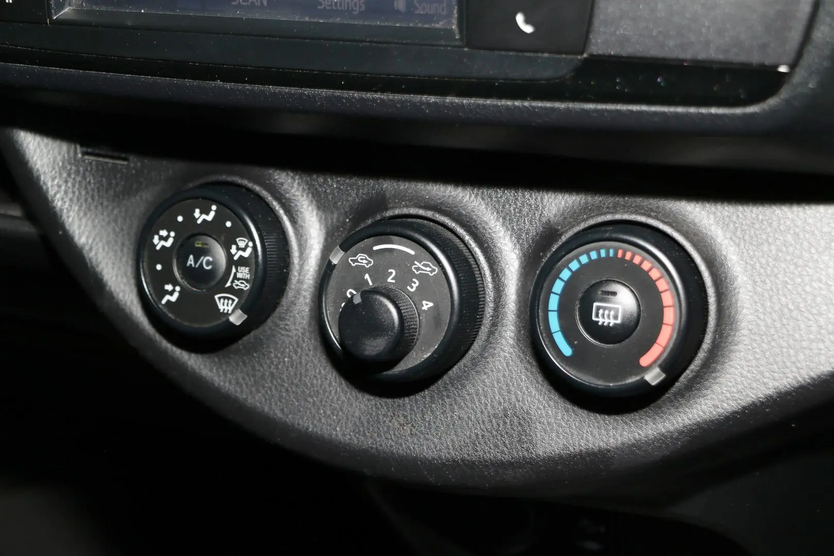 2018 Toyota Yaris Gallery Image 18